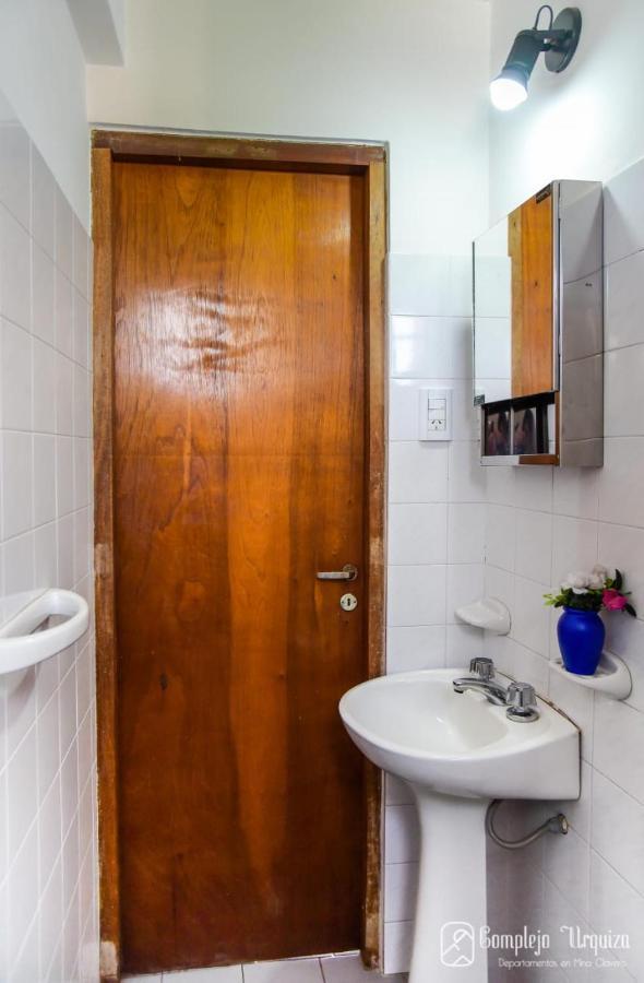 ミナ・クラベロComplejo Urquiza Departamentosアパートメント エクステリア 写真