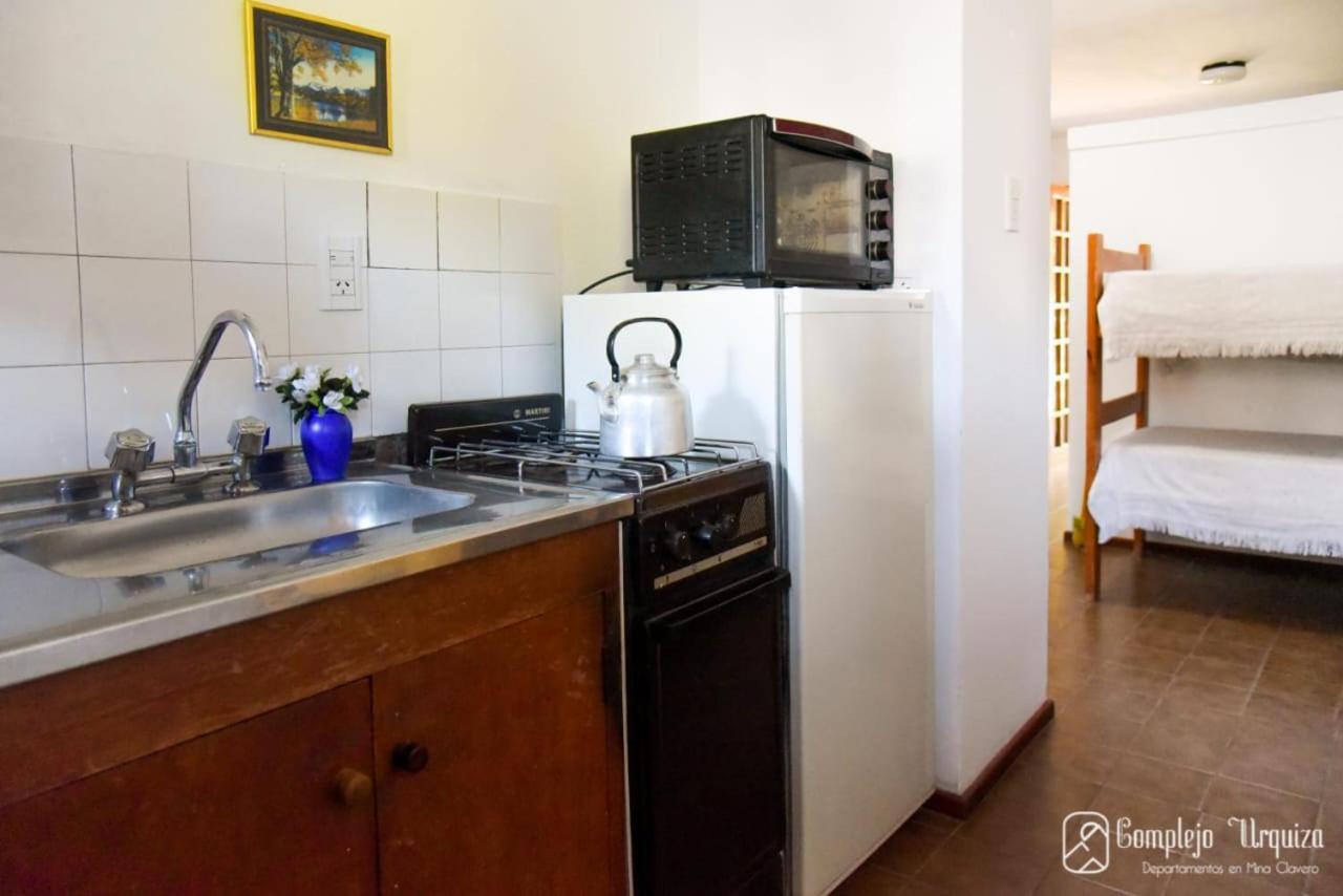 ミナ・クラベロComplejo Urquiza Departamentosアパートメント エクステリア 写真