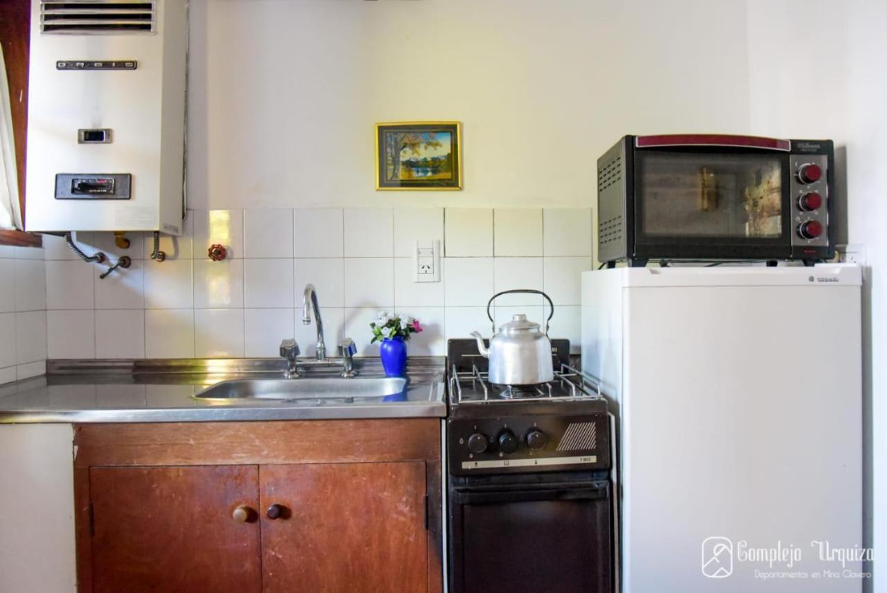 ミナ・クラベロComplejo Urquiza Departamentosアパートメント エクステリア 写真
