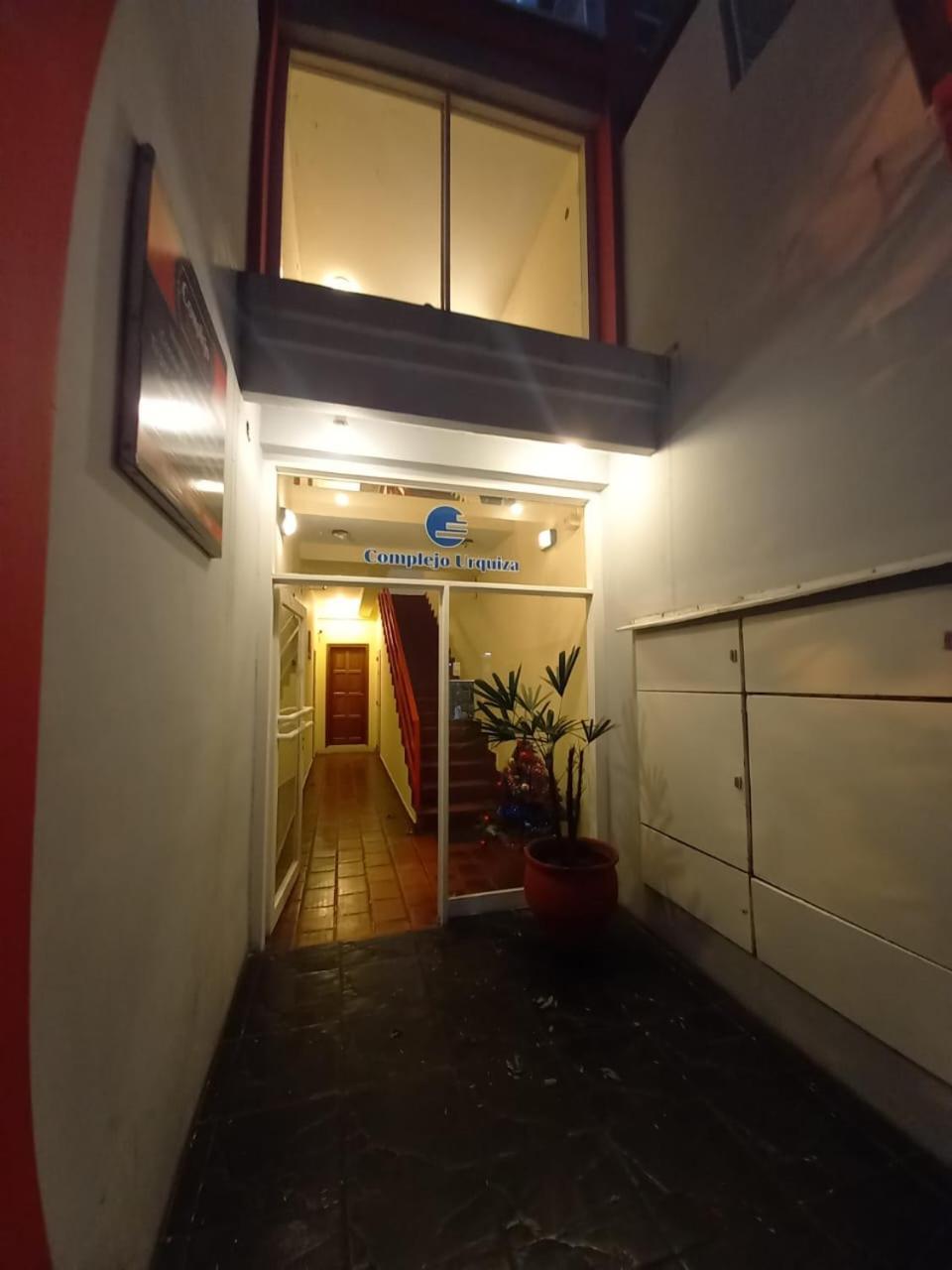 ミナ・クラベロComplejo Urquiza Departamentosアパートメント エクステリア 写真